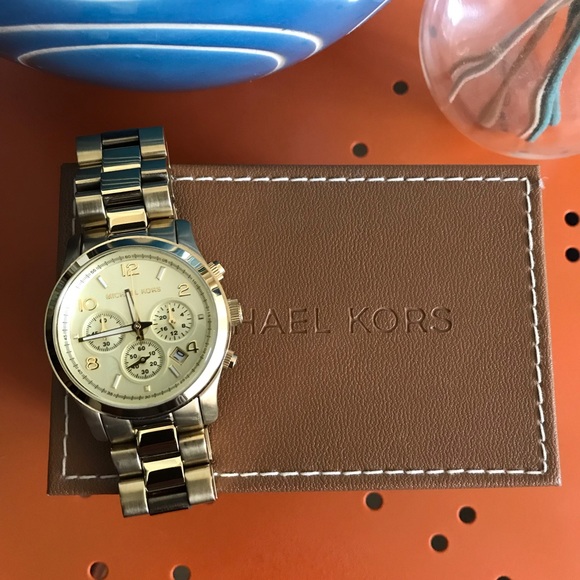 Michael Kors gold women’s watch with box! - Picture 2 of 5
